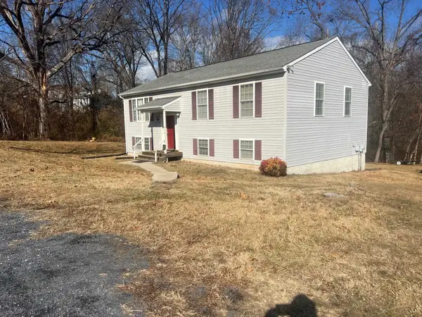 512 F St, Staunton, VA 24401