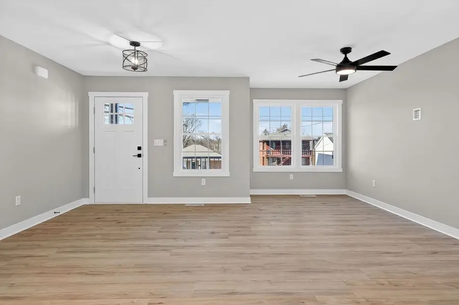 640 Bayard Ave N, Waynesboro, VA 22980 - Image #2