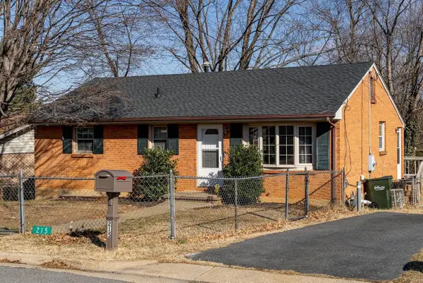 215 George St, Staunton, VA 24401