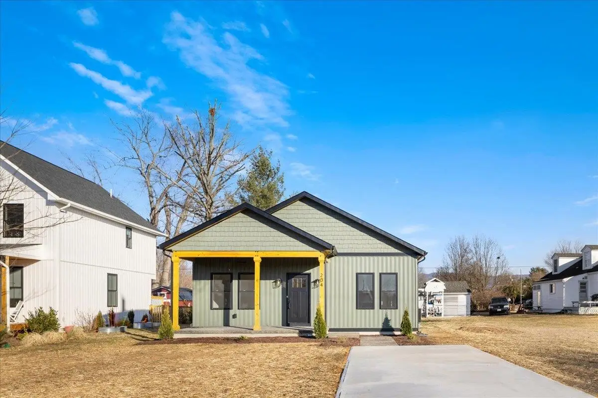 204 Lee Ave, Elkton, VA 22827 - Image #1