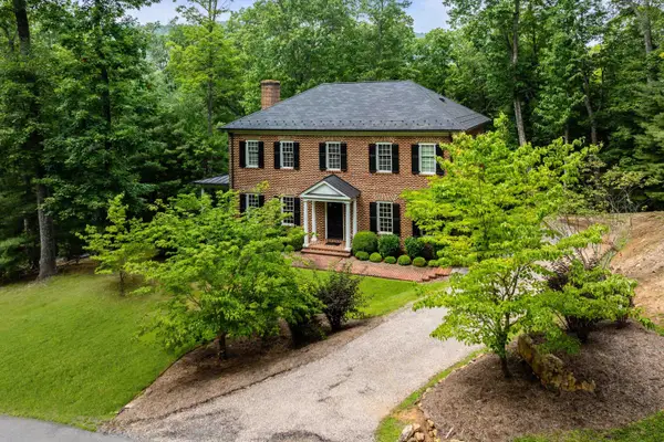 33 Donald Ross Trl, Hot Springs, VA 24445