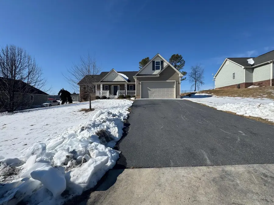 32 Riverhead Dr, Staunton, VA 24401 - #2