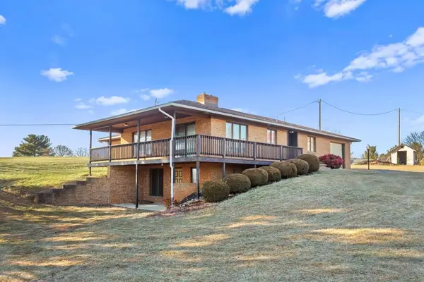 153 Sylvan Dr, Stuarts Draft, VA 24477