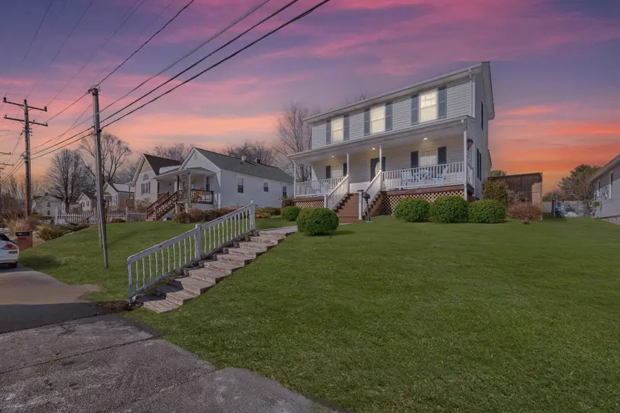 853 Sherwood Ave, Waynesboro, VA 22980 - #2