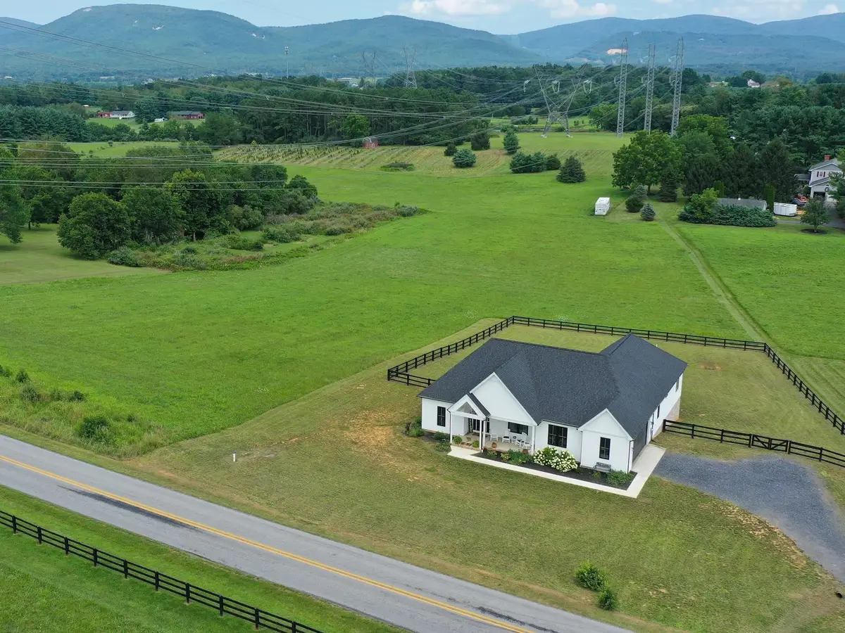 643 Cattle Scales Rd, Waynesboro, VA 22980 - #1