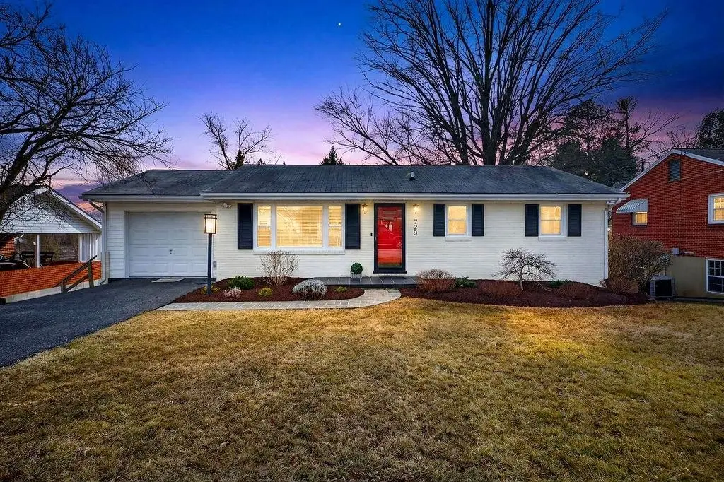 725 Aintree Pl, Staunton, VA 24401 - #1