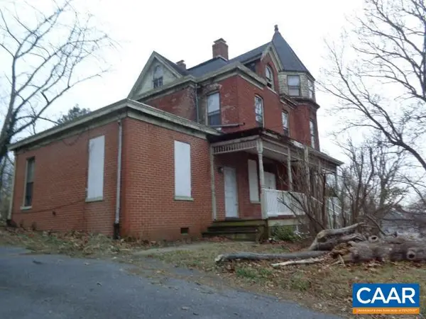 1040 Reservoir St, Waynesboro, VA 22980