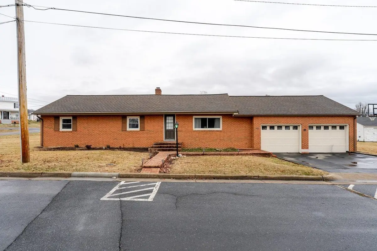 114 Clarke Ave, Elkton, VA 22827 - #1