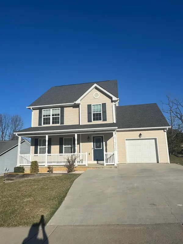 165 Lofty Cir, Stuarts Draft, VA 24477