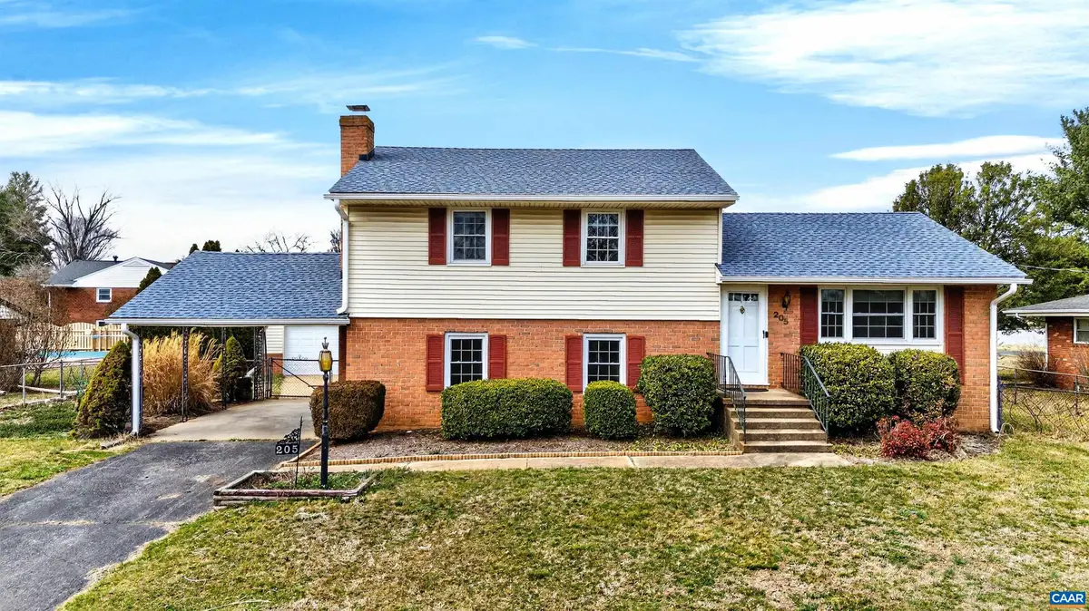 205 Stonewall Dr, Waynesboro, VA 22980 - #1