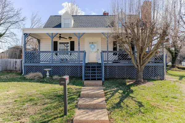 104 Jackson Ave, Elkton, VA 22827