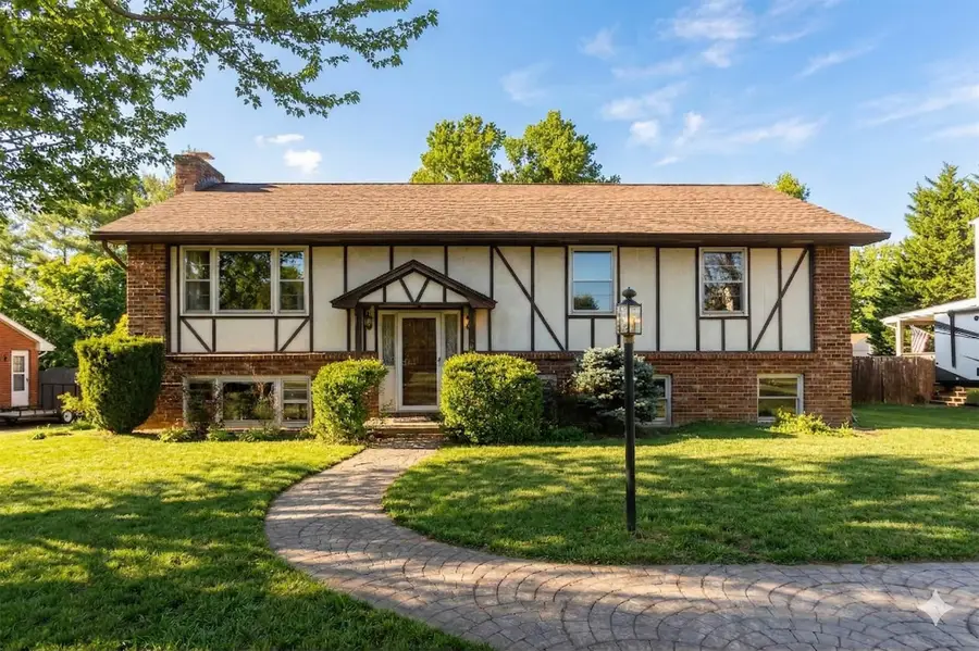 109 Country Lodge Rd, Waynesboro, VA 22980 - #2