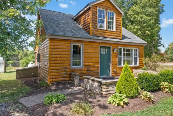 8 Sawmill Run Ln, Waynesboro, VA 22980