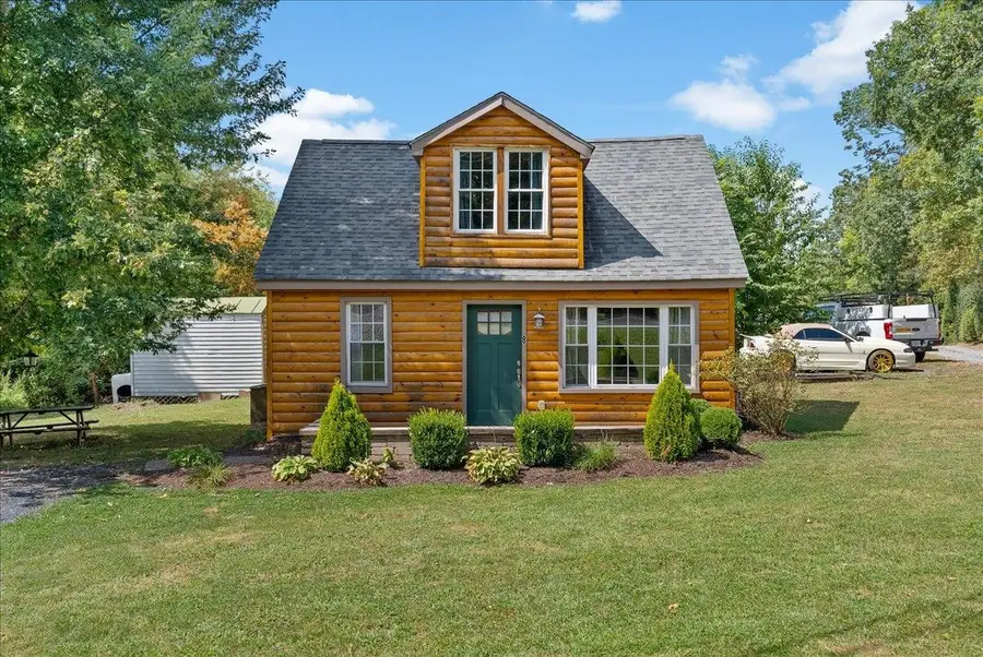 8 Sawmill Run Ln, Waynesboro, VA 22980 - #2