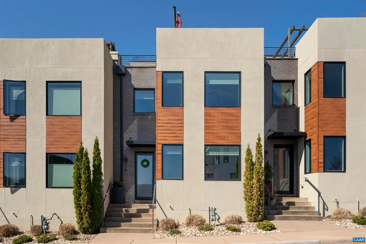 575 Lochlyn Hill Dr, Charlottesville, VA 22901 - #1