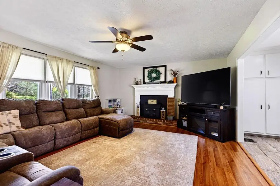 933 Ladd Rd, Waynesboro, VA 22980 - #3