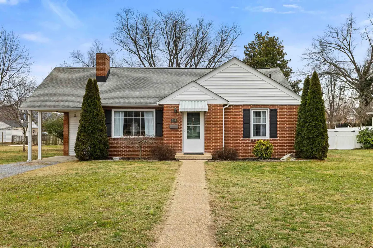 212 Alphin Ave, Waynesboro, VA 22980 - #1
