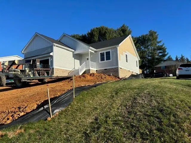 116 Fox Hill Dr, Staunton, VA 24401 - #3