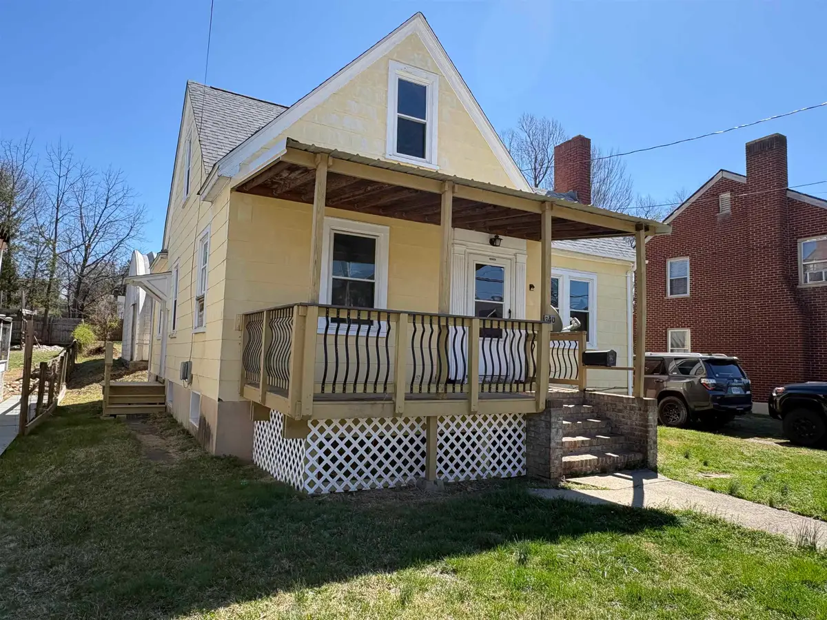 340 Florence Ave, Waynesboro, VA 22980 - #1