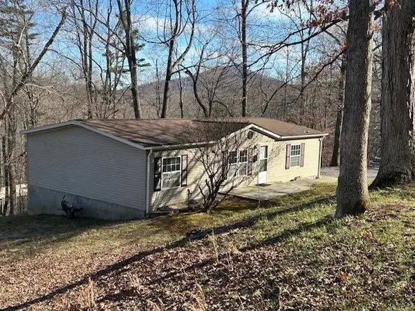 104 Bentwood Dr, Blue Ridge, VA 24064