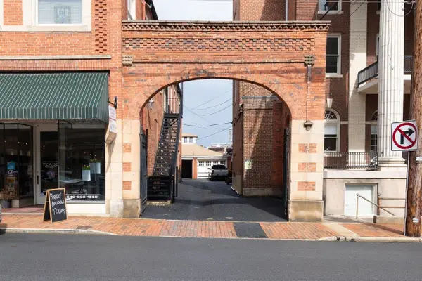 117 Frederick St W, Staunton, VA 24401