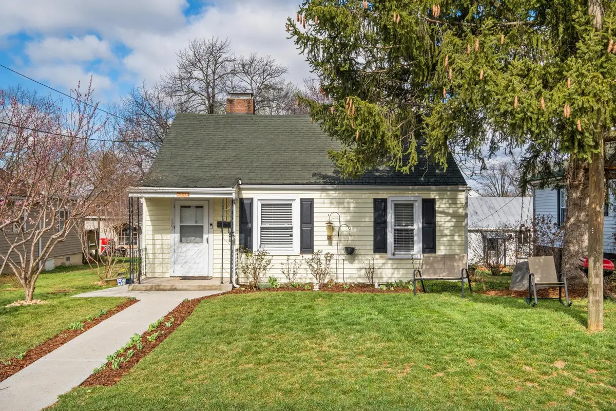 681 Bayard Ave N, Waynesboro, VA 22980 - #1