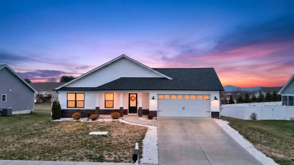 30 Oakbridge Dr, Waynesboro, VA 22980 - #1