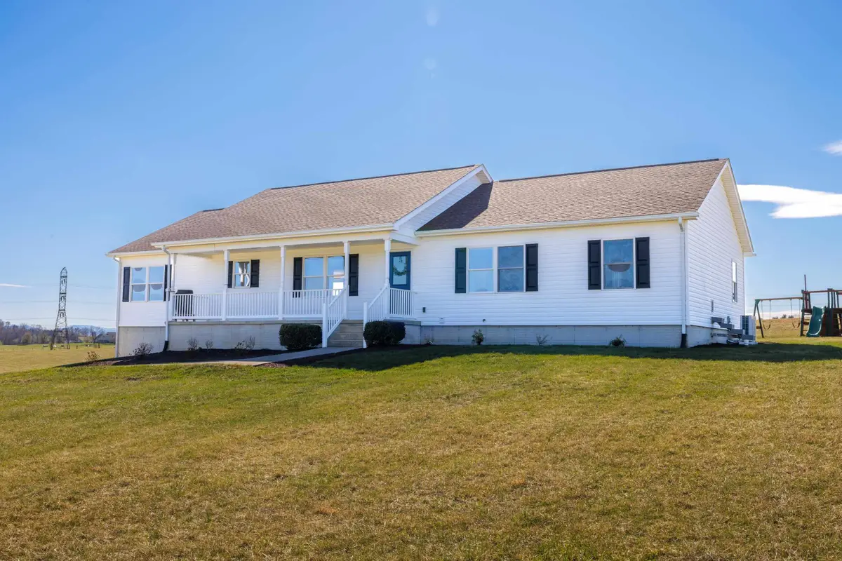 810 Rockfish Rd, Waynesboro, VA 22980 - #1