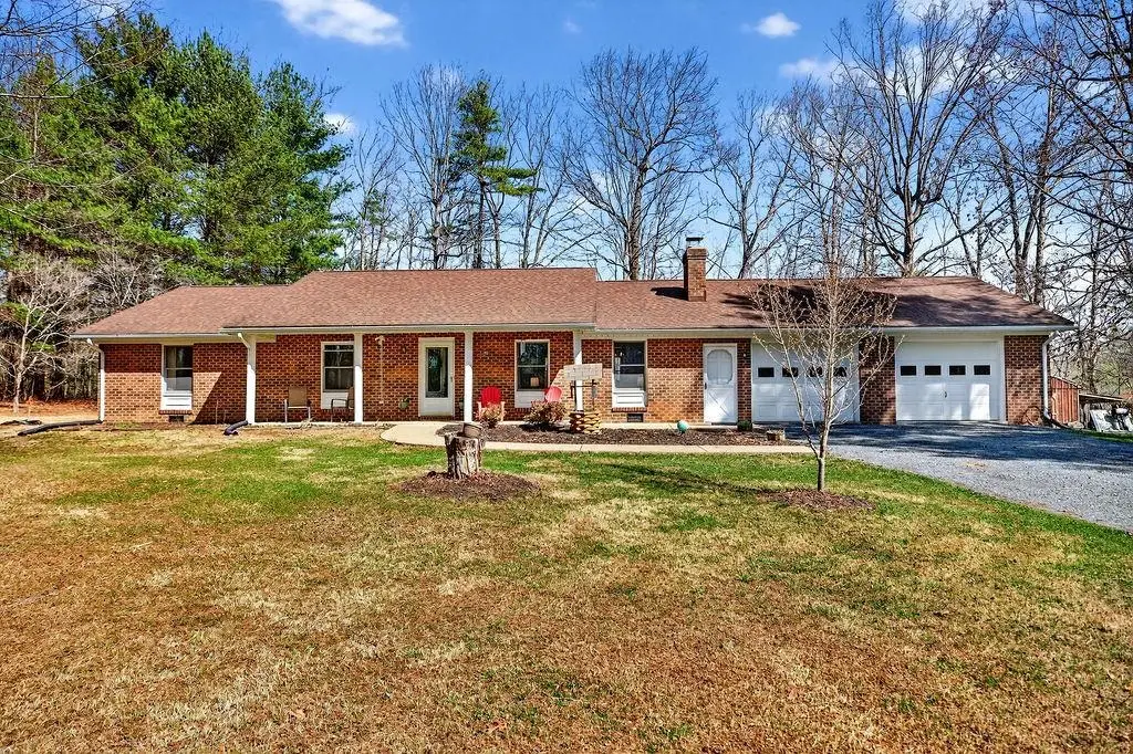 98 Oak St, Craigsville, VA 24430 - #1