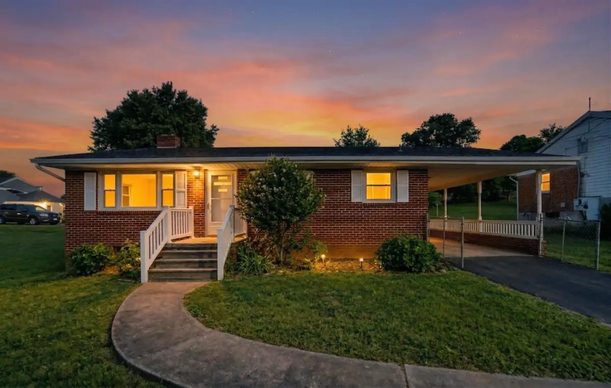 208 George St, Staunton, VA 24401 - #1