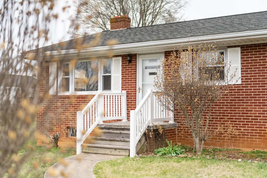 208 George St, Staunton, VA 24401 - #3