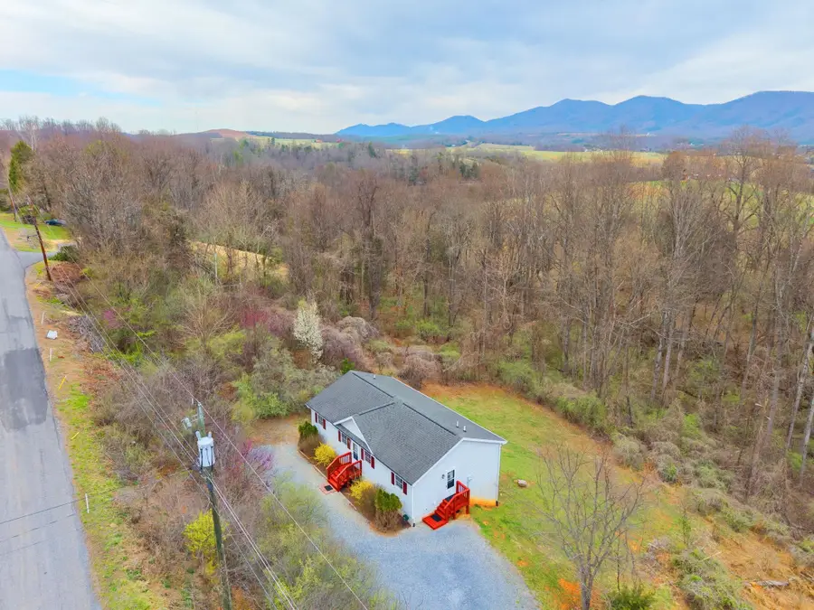 60 Pathfinder Dr, Lexington, VA 24450 - #2