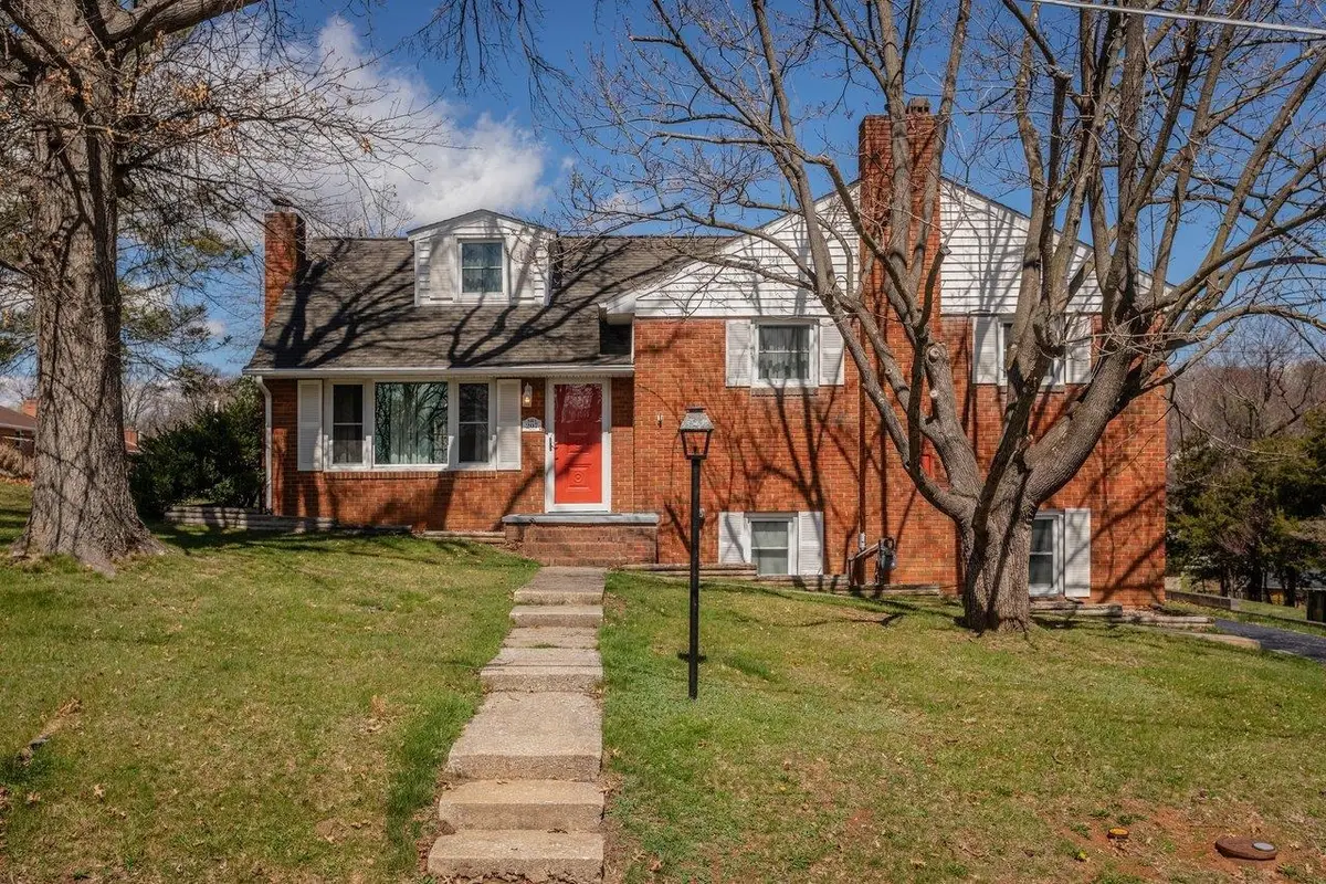 207 Burnley Dr, Staunton, VA 24401 - #1