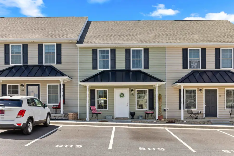 809 Carson Cir, Grottoes, VA 24441 - #2