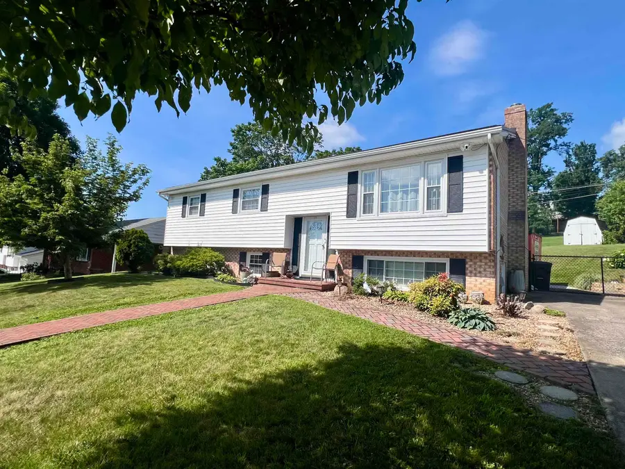 308 Ann St, Staunton, VA 24401 - #2