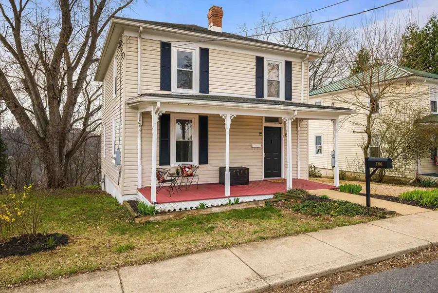 1306 Johnson St W, Staunton, VA 24401 - #2