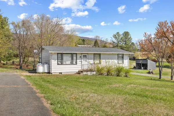 8688 Brooksville Rd, Greenwood, VA 22943