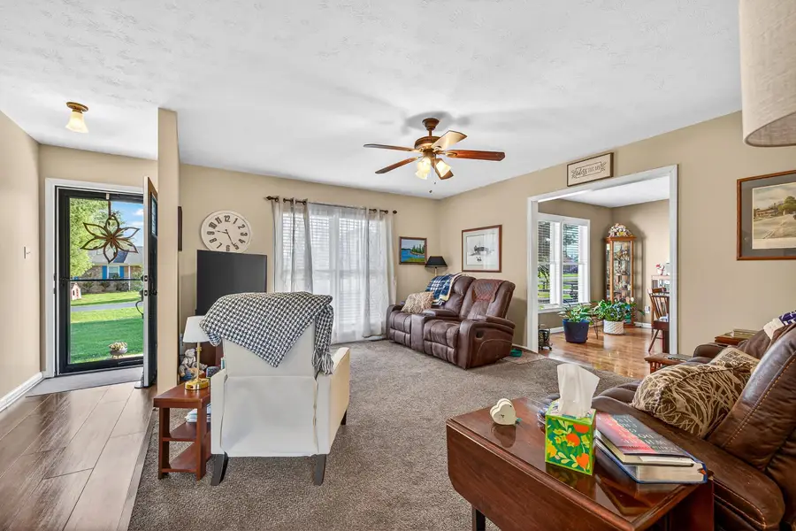 605 16th St, Grottoes, VA 24441 - #3