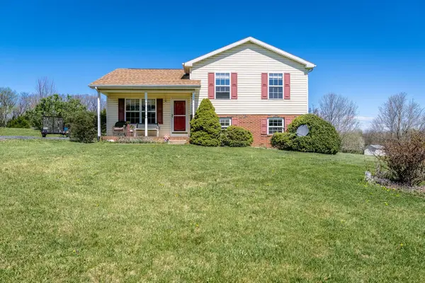 1075 Chestnut Ridge Rd, Staunton, VA 24401