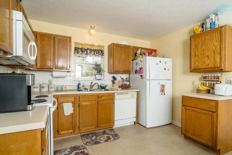 1075 Chestnut Ridge Rd, Staunton, VA 24401 - #3