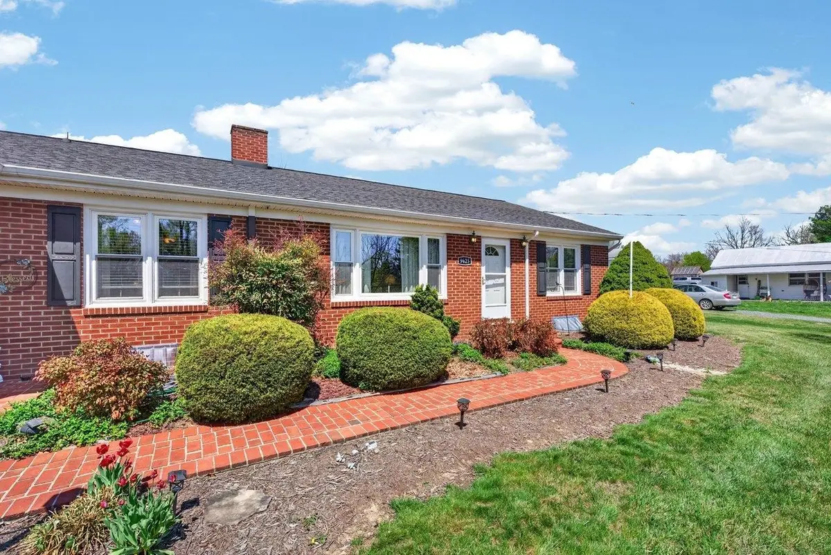 9625 Town Hall Rd, McGaheysville, VA 22840 - #1