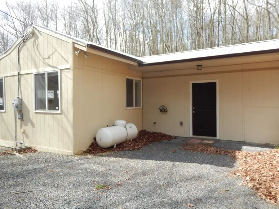 1308 Spruce St, Monterey, VA 24465 - #3