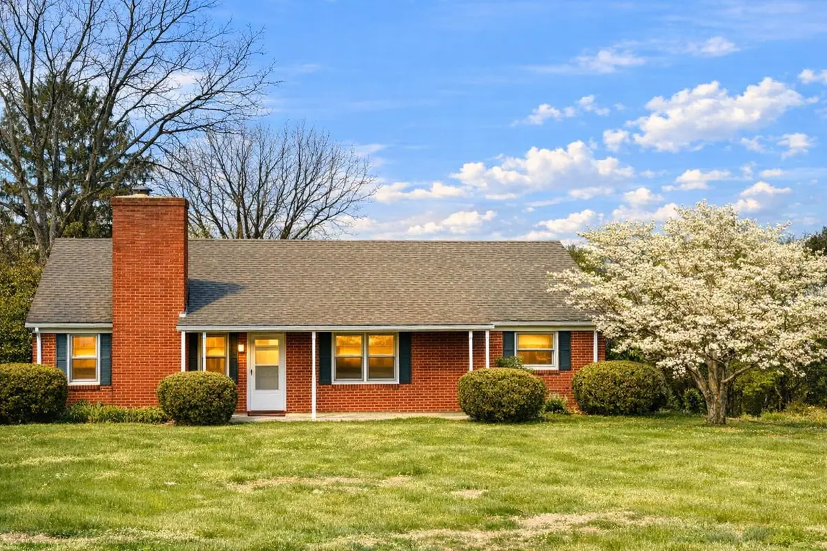 9 Baldwin Dr, Staunton, VA 24401 - #1