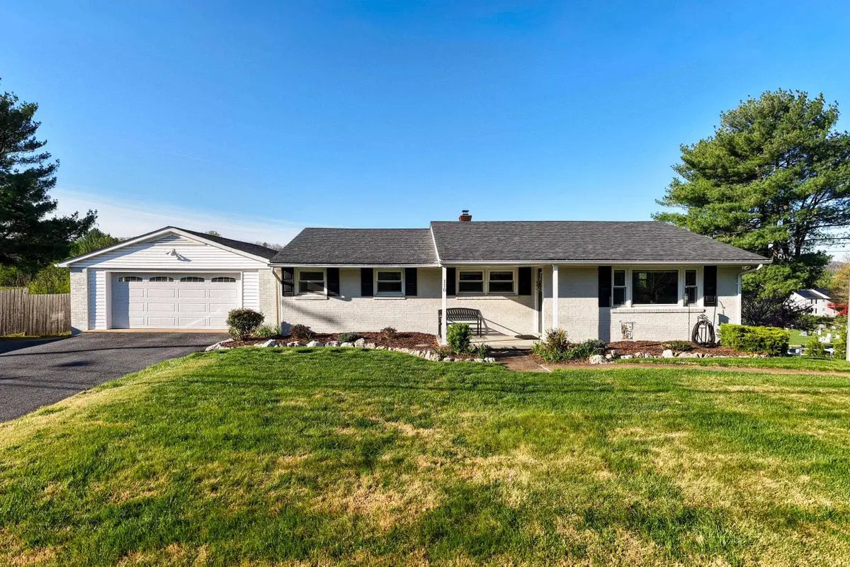 110 Oakwood Dr, Bridgewater, VA 22812 - #1