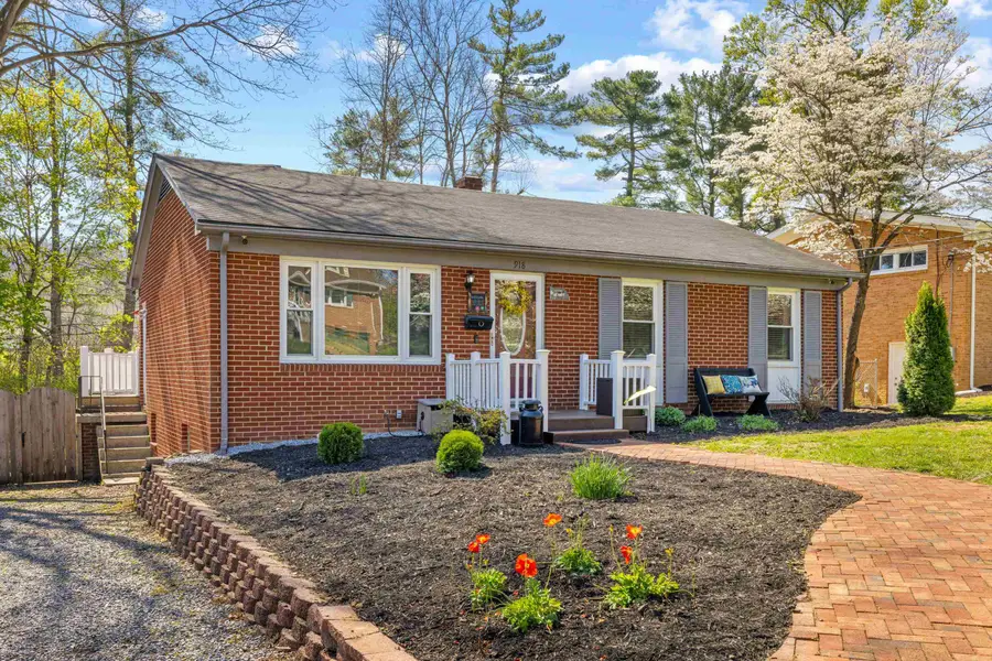 918 Washington Ave, Waynesboro, VA 22980 - #3