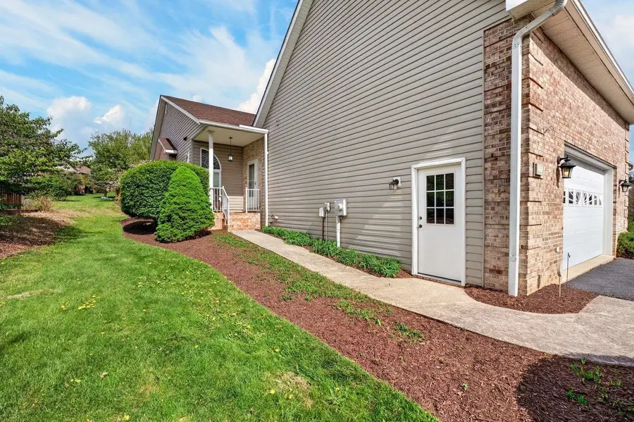 2102 Lake Terrace Dr, Harrisonburg, VA 22802 - #2