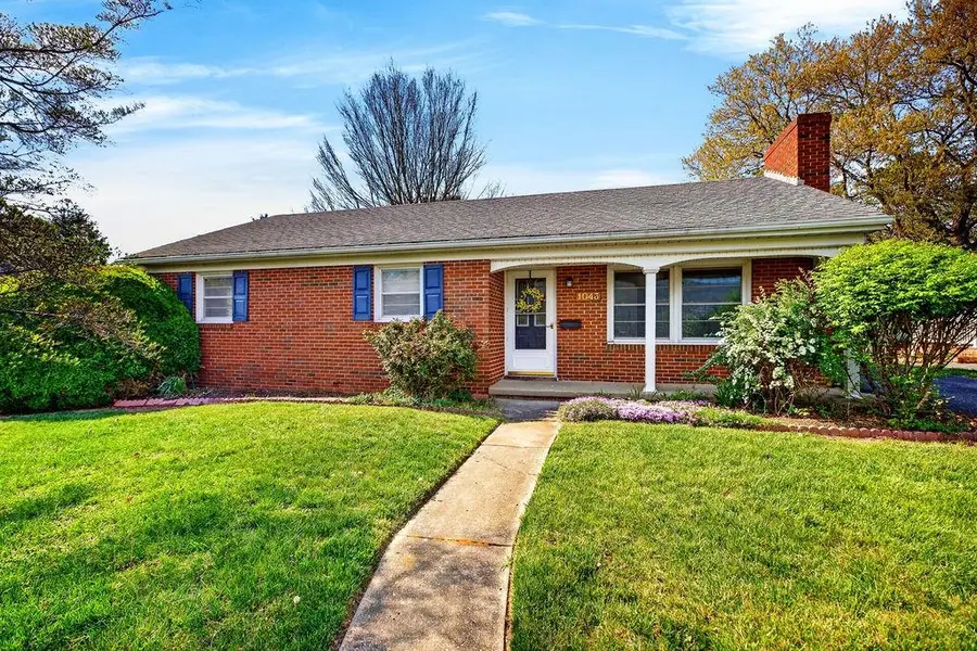 1043 Jefferson Ave, Waynesboro, VA 22980 - #3