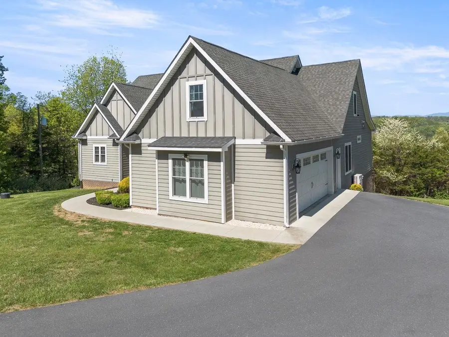 65 Wakefield Dr, Verona, VA 24482 - #2