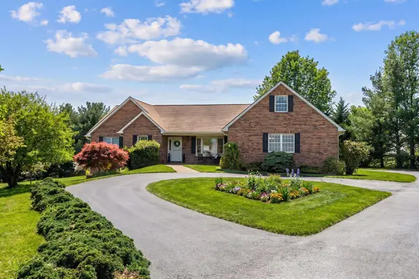 92 Fieldhaven Dr, Staunton, VA 24401