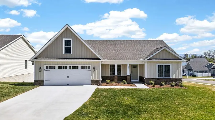 208 Lindburgh Dr, Waynesboro, VA 22980 - #3